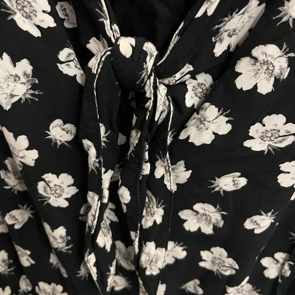Abercrombie & Fitch Black Floral Romper Size Large - Picture 5 of 8